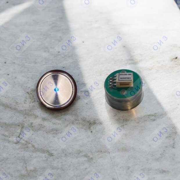 Кнопка с гайкой КЛ-220-100 VR с синей  подсветкой (точка), корпус прозрачный,  плата 175, OTIS